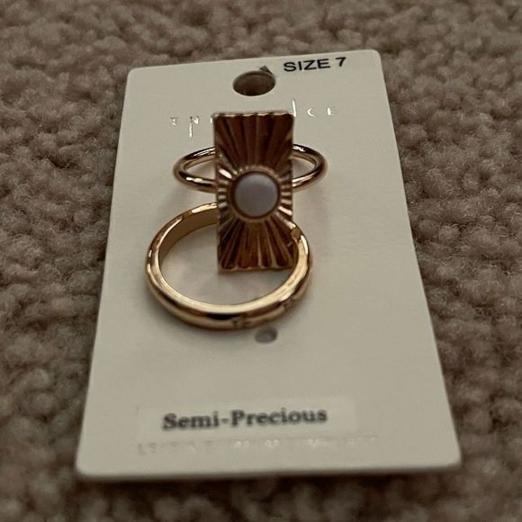NWT Influence Women's‎ Semi Precious Rings Set of Two Gold Tone Size 7 - Picture 3 of 3